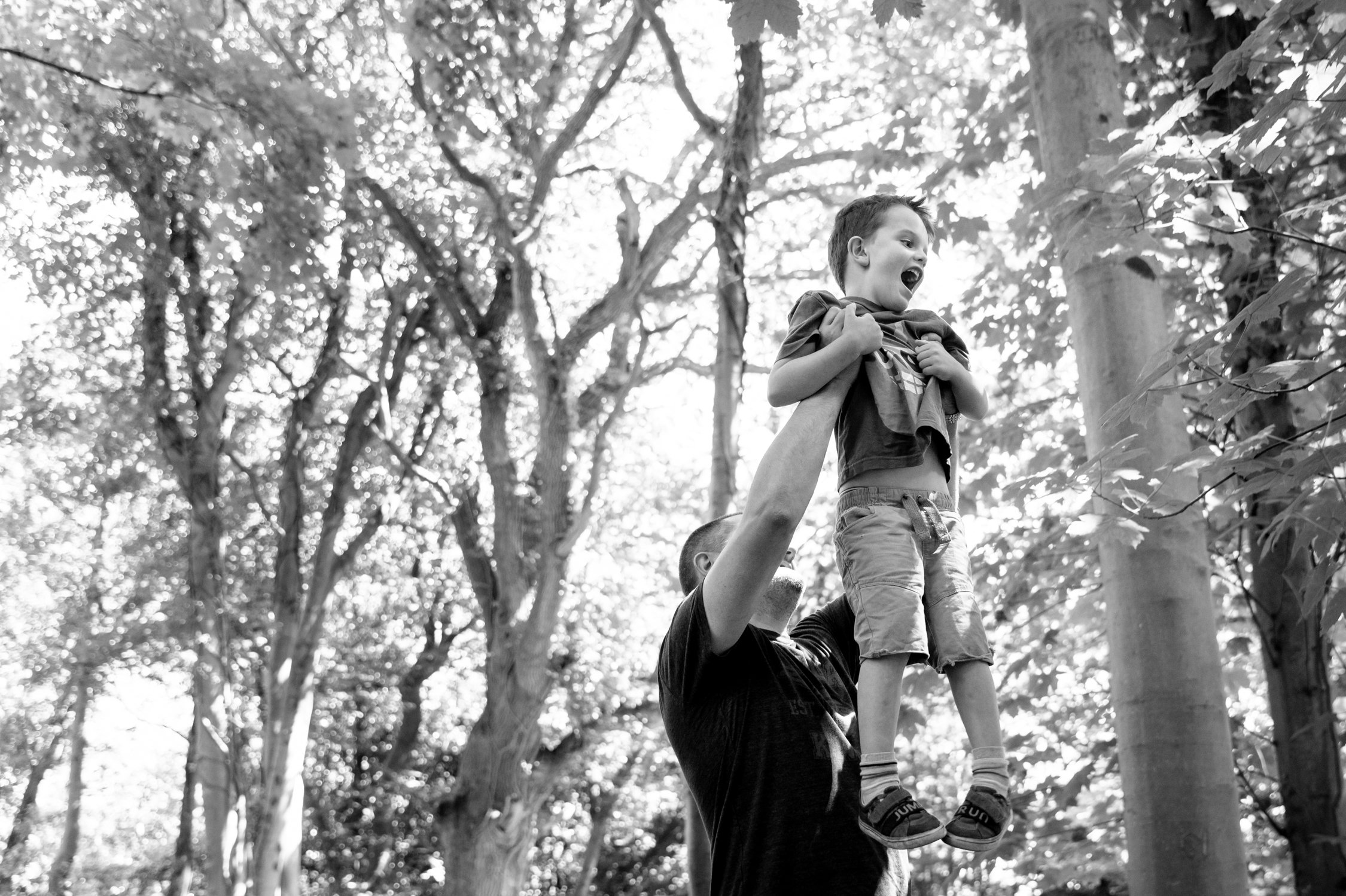 fun and natural family photo shoots in Fareham, portsmouth, Southampton and the New Forest by award winning hampshire family portrait photographer Martin Bell
