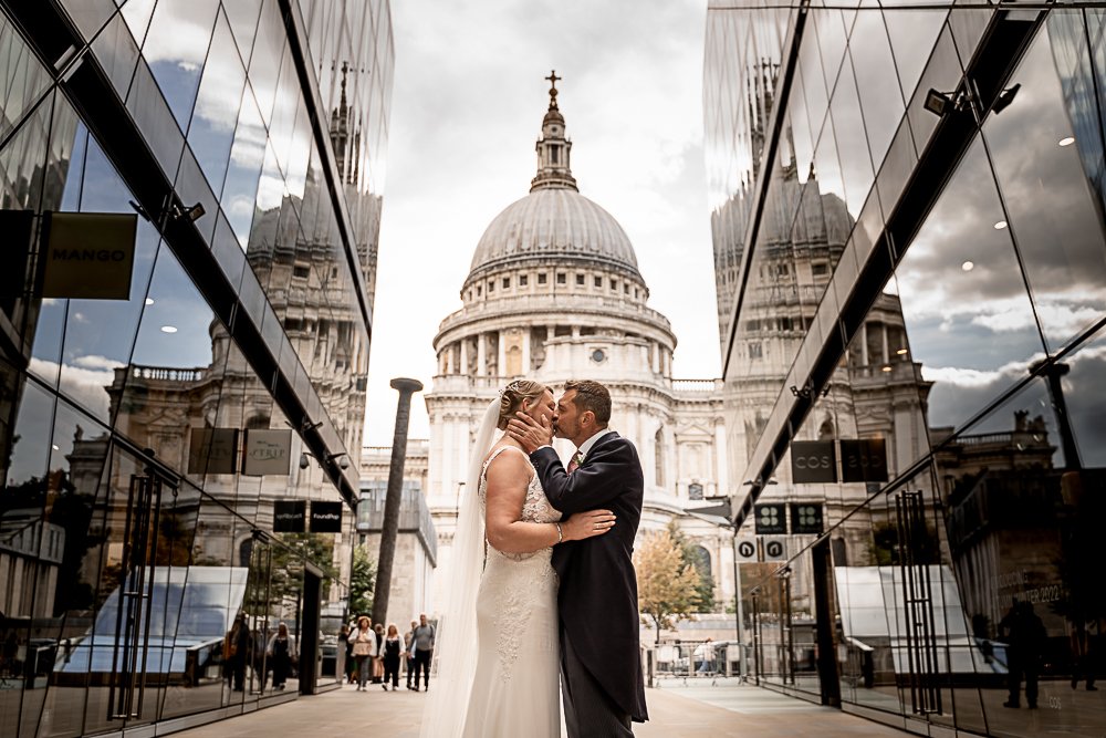 St Pauls Cathedral wedding photography by London wedding photographer - Martin Bell Photography